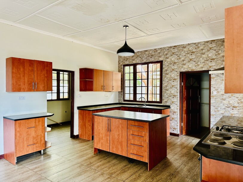 FOUR BEDROOM HOUSE FOR SALE-10