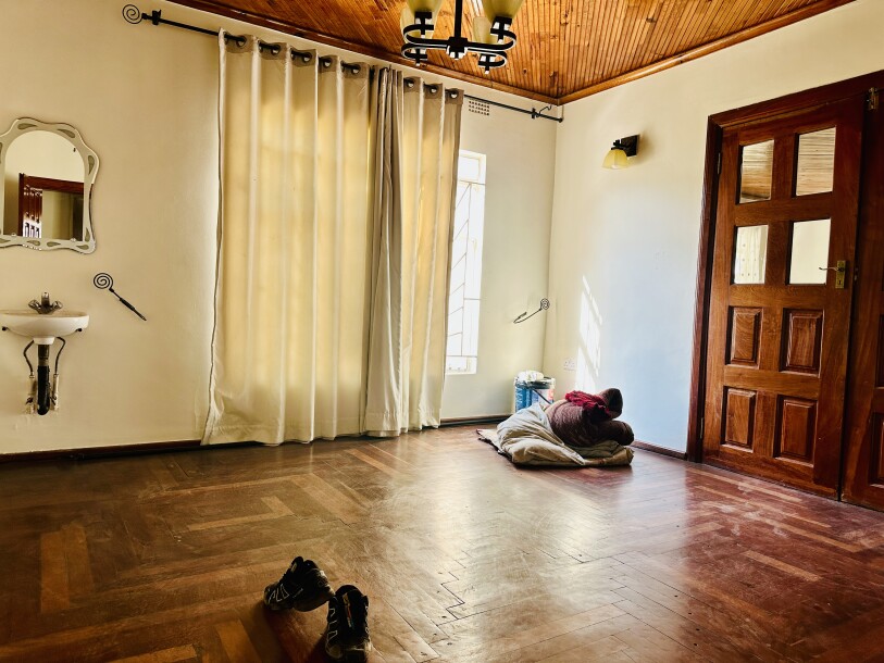 HOUSE FOR SALE-10